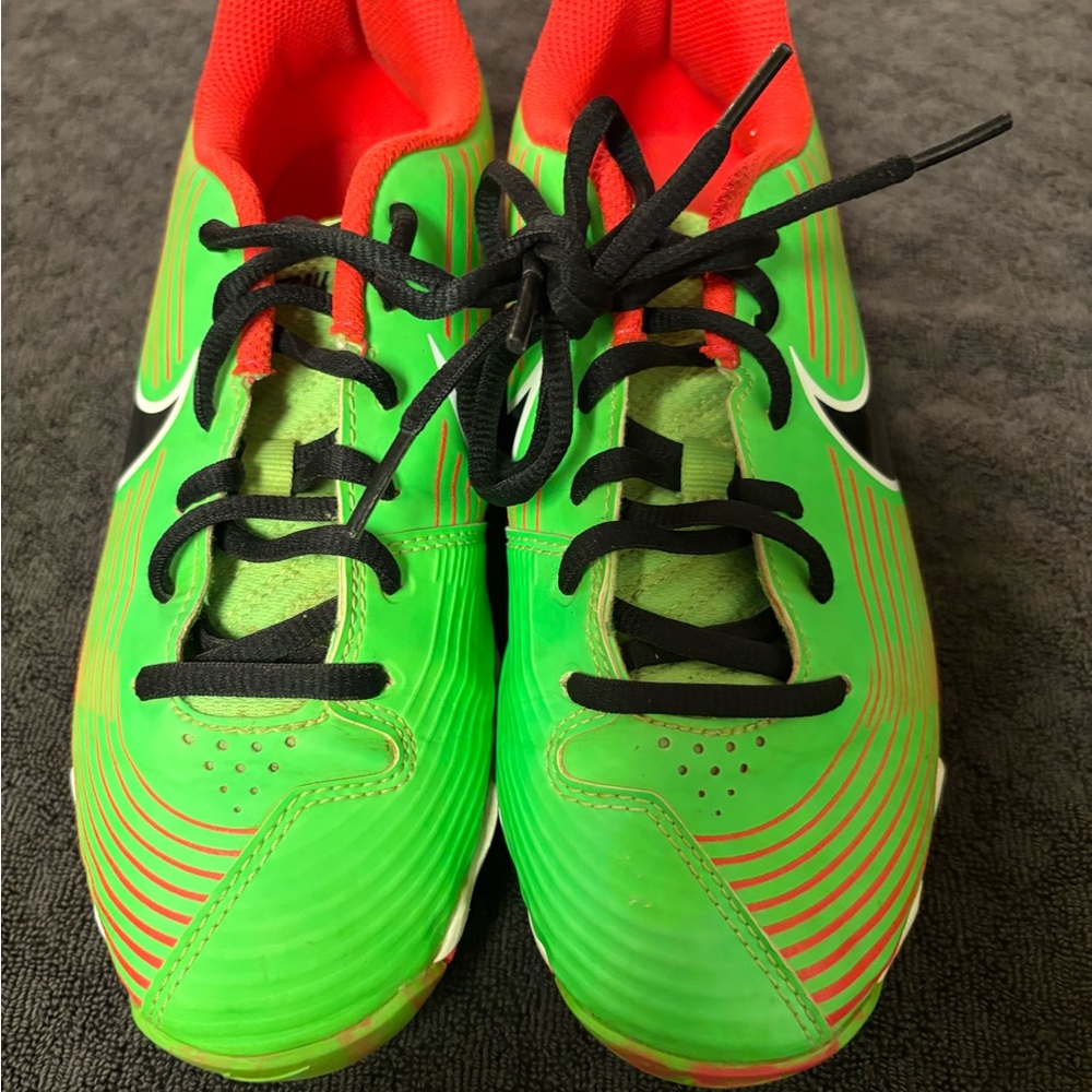 Nike FastFlex Kids Size 4Y Green Cleats with Black Laces